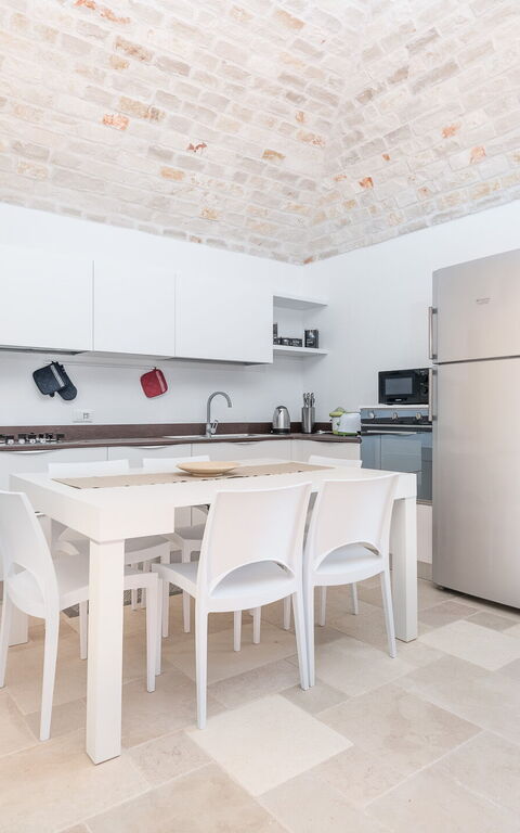 Villa Trullina: Cuisine, Salle à manger, Salon