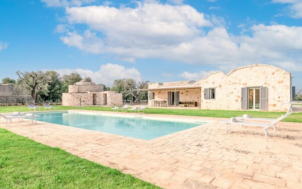 Villa Trullina: bassin, Extérieur, Jardin