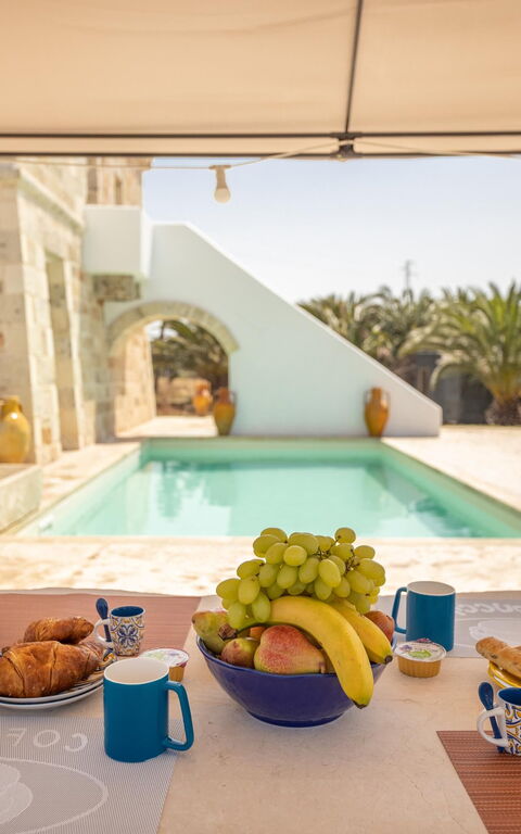 Villa Turris: Balcon / Terrasse / Patio, bassin