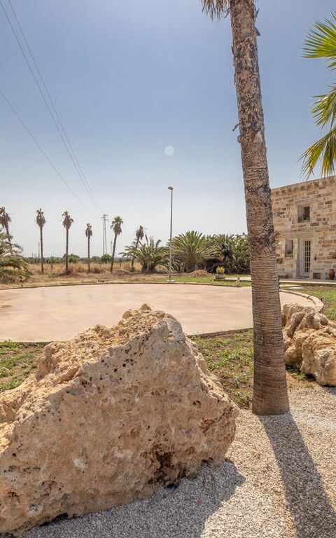 Villa Turris: Entrée principale, Jardin