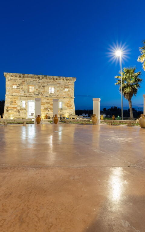 Villa Turris: Entrée principale, Jardin