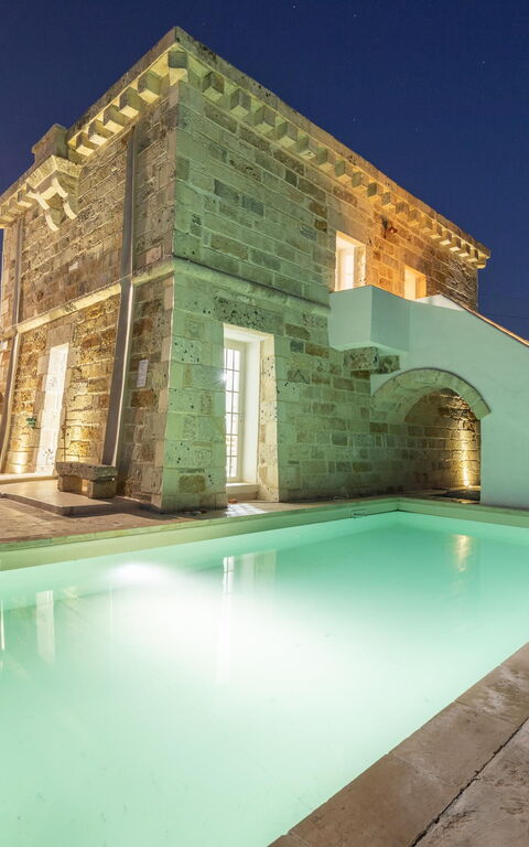 Villa Turris: bassin, Extérieur, Extérieurs