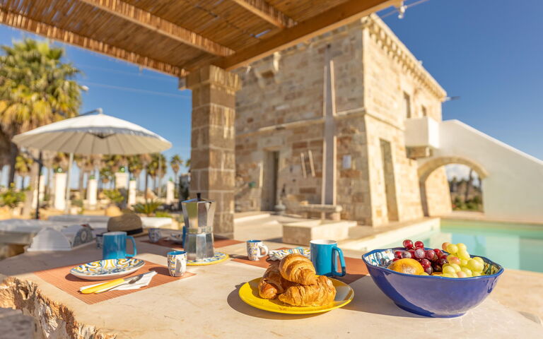 Villa Turris: Balcon / Terrasse / Patio, bassin, Extérieur, Extérieurs