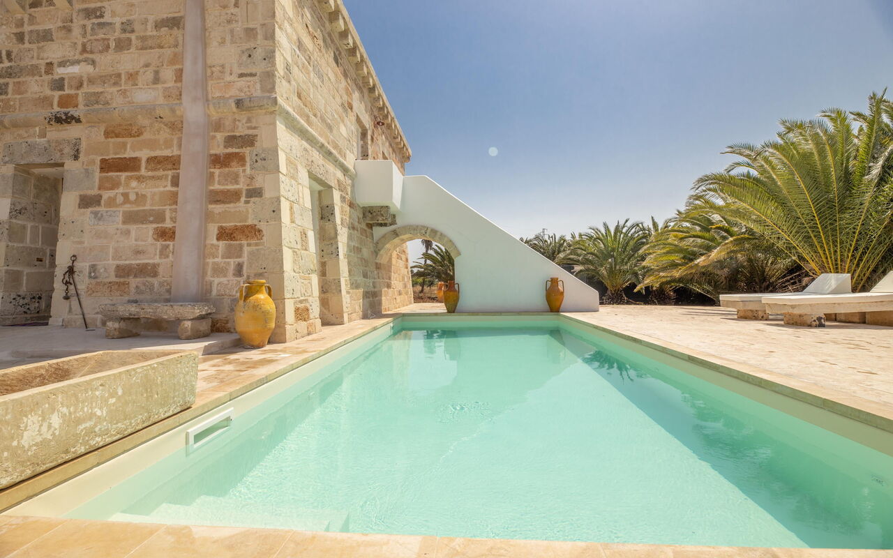 Villa Turris: bassin, Extérieur, Extérieurs