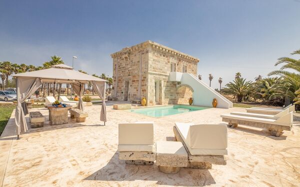 Villa Turris: Balcon / Terrasse / Patio, bassin