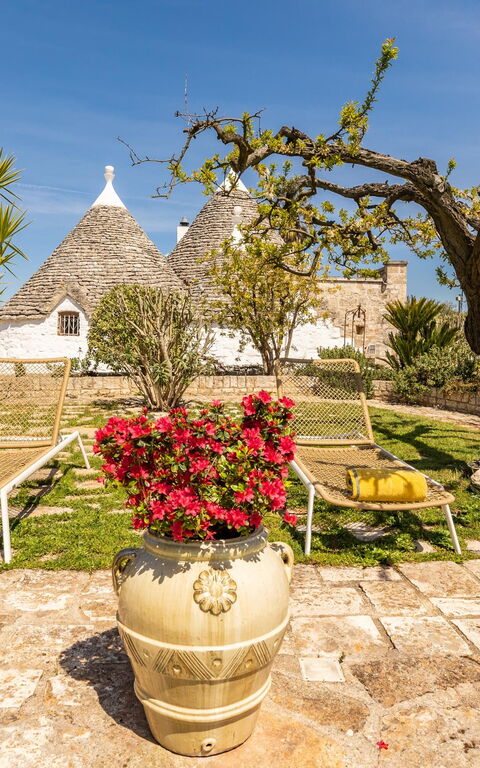 Trullo Patricia Pool: Extérieurs, Jardin