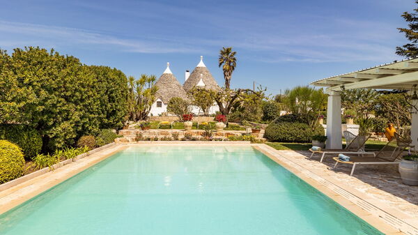 Trullo Patricia Pool: bassin, Extérieur, Jardin