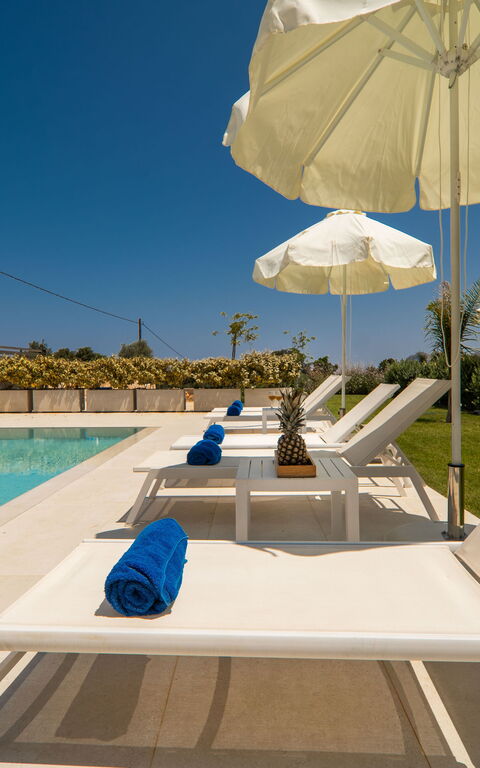 Aelia: bassin, Extérieur, Jardin