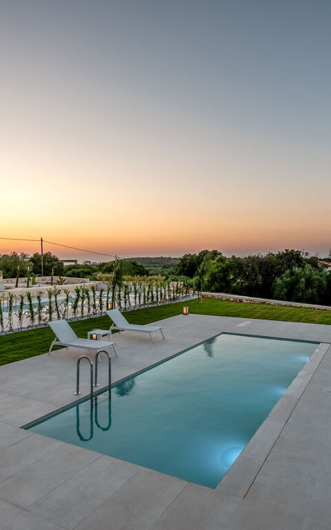 Aelia: bassin, Extérieur, Extérieurs