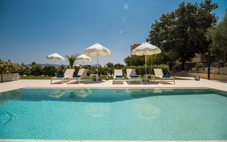 Aelia: bassin, Extérieur, Jardin