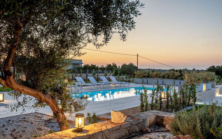 Aelia: bassin, Extérieur, Extérieurs