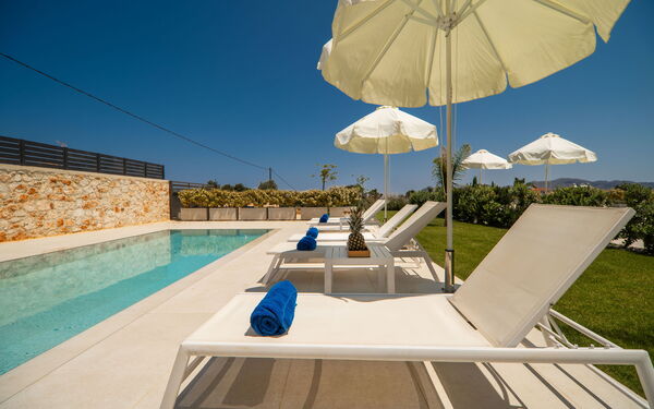 Aelia: bassin, Extérieur, Jardin