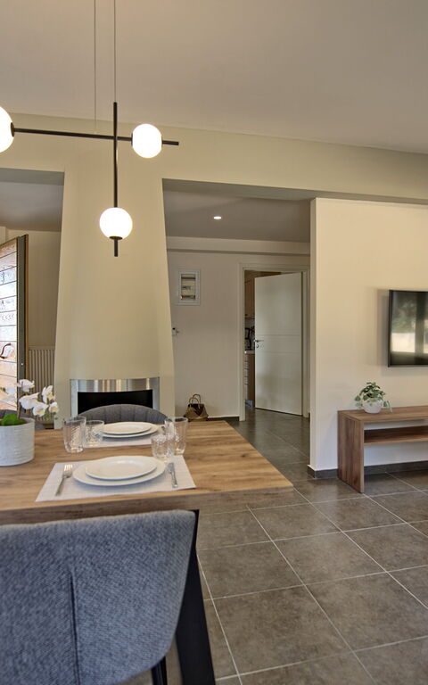 Dioni: Salle à manger, Salon