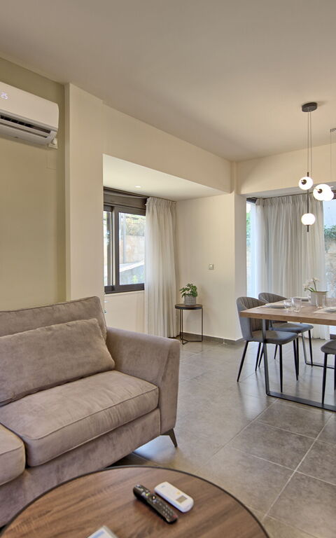 Dioni: Salle à manger, Salon