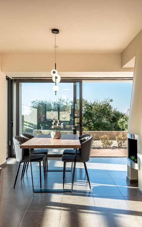 Dioni: Balcon / Terrasse / Patio, Entrée principale, Jardin, Salle à manger, Salon, Vues