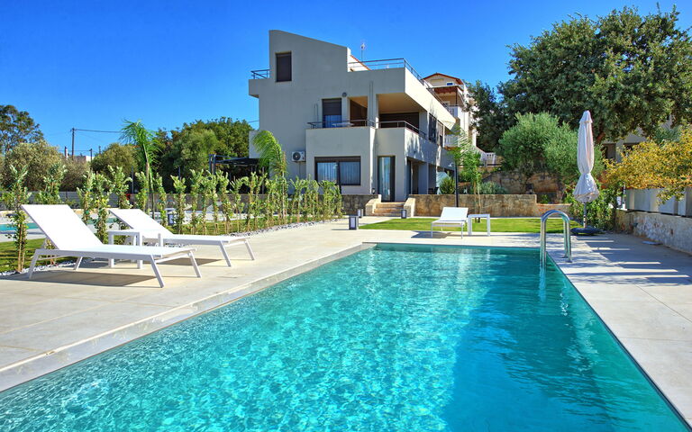 Dioni: bassin, Extérieur, Extérieurs