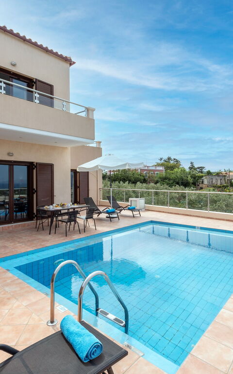 Villa Stratianna: bassin, Extérieur, Extérieurs