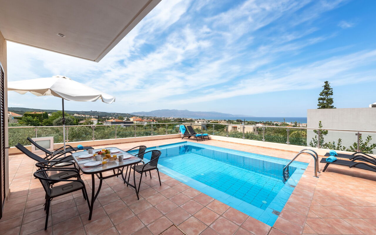Villa Stratianna: Balcon / Terrasse / Patio, bassin, Extérieur, Extérieurs, Vues