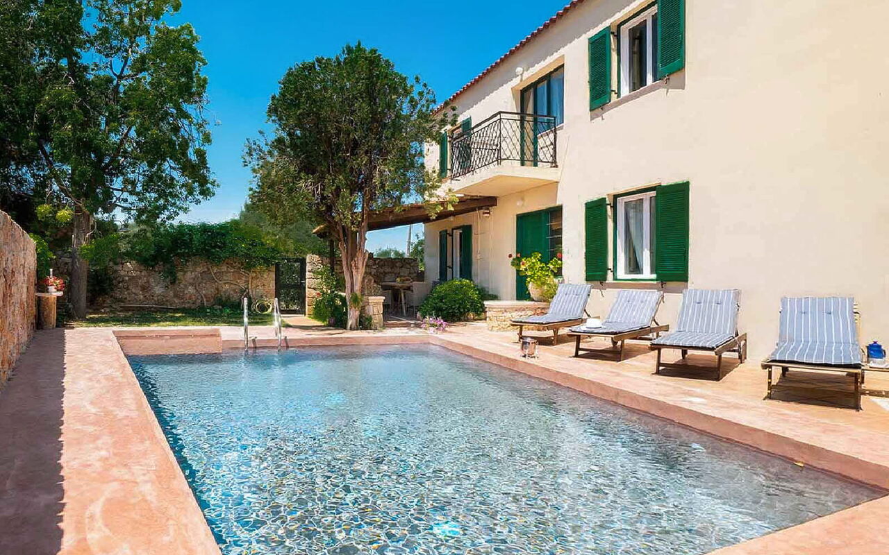 Villa Giani: bassin, Extérieurs