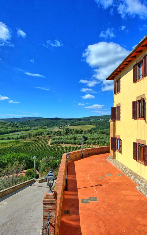 Montauto: Extérieurs, Jardin