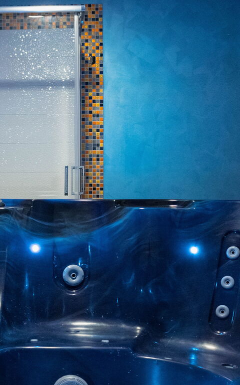 Villa Vincenzo: jacuzzi, Salle de bain