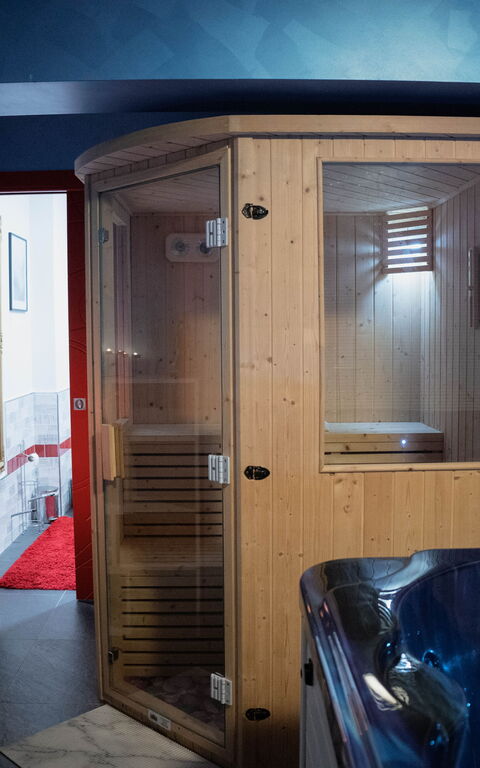 Villa Vincenzo: jacuzzi, Salle de bain