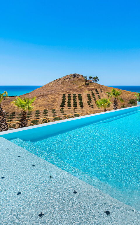 Villa Domizia: bassin, Été, Vues