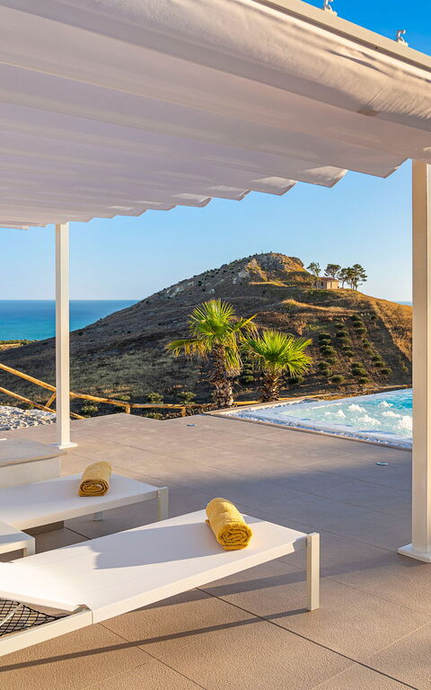 Villa Domizia: bassin, Vues