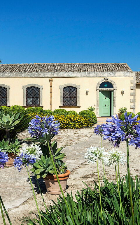 Don Salvatore: Entrée principale, Extérieurs