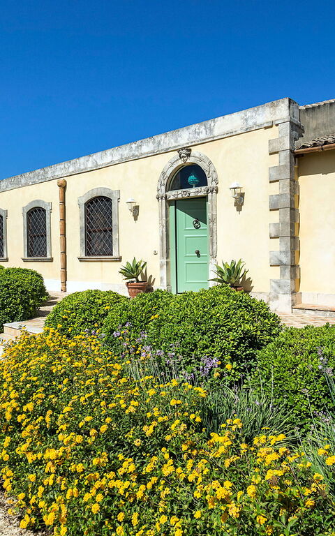 Don Salvatore: Entrée principale, Extérieurs