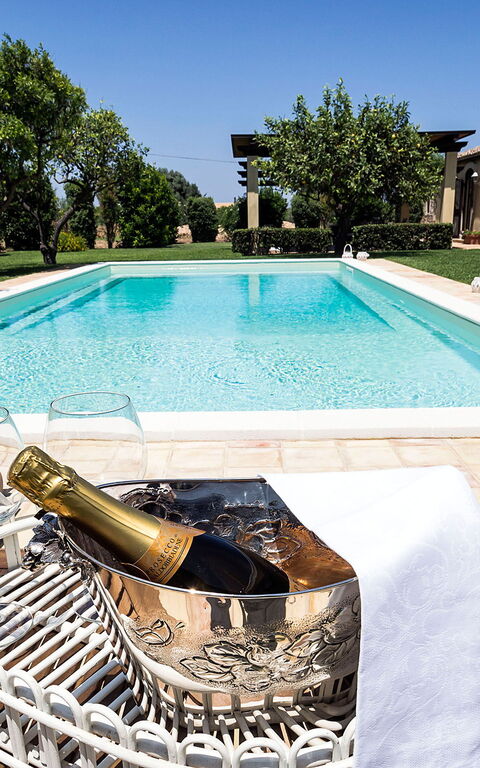 Don Salvatore: bassin, Extérieurs, Jardin