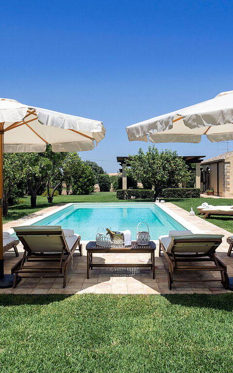 Don Salvatore: bassin, Extérieurs, Jardin