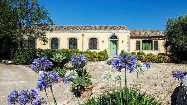 Don Salvatore: Entrée principale, Extérieurs