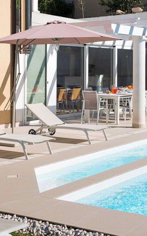 Villa Giutitta: bassin, Extérieurs