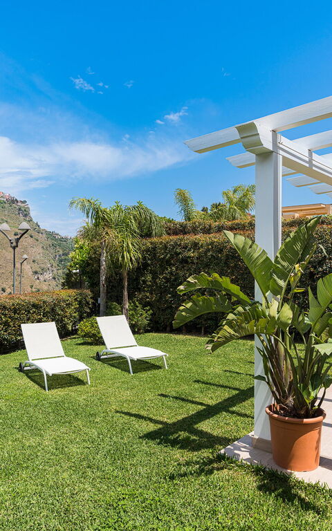 Villa Giutitta: Extérieurs, Jardin