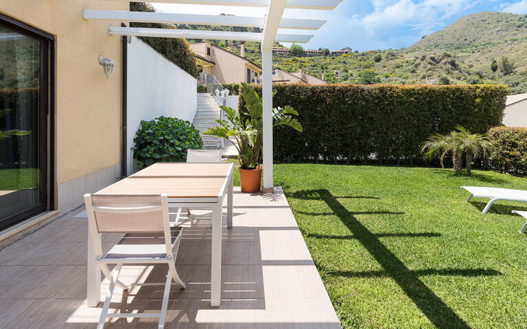 Villa Giutitta: Extérieurs, Jardin