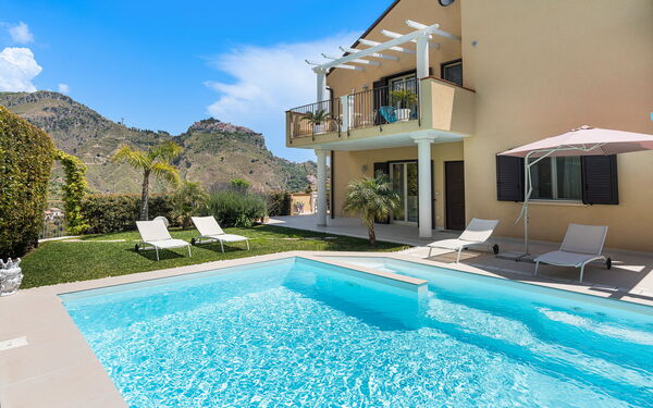 Villa Giutitta: bassin, Extérieurs, Jardin