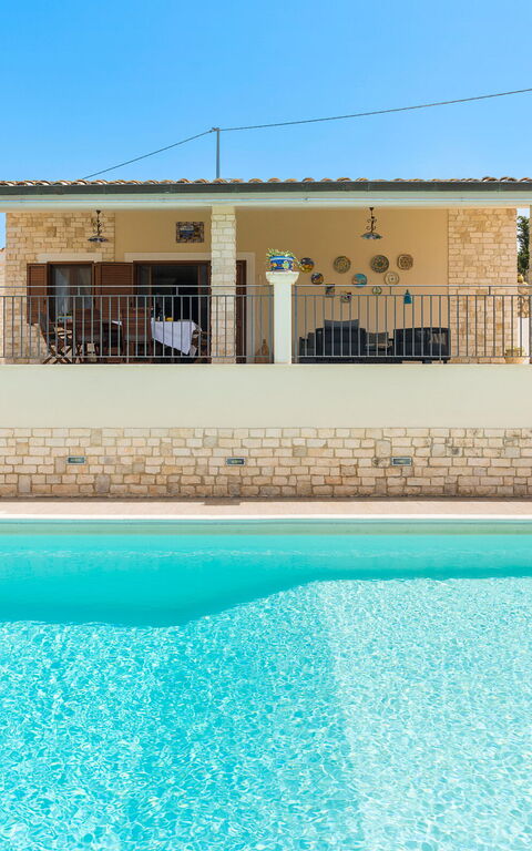 Villa Anthea: bassin, Extérieurs