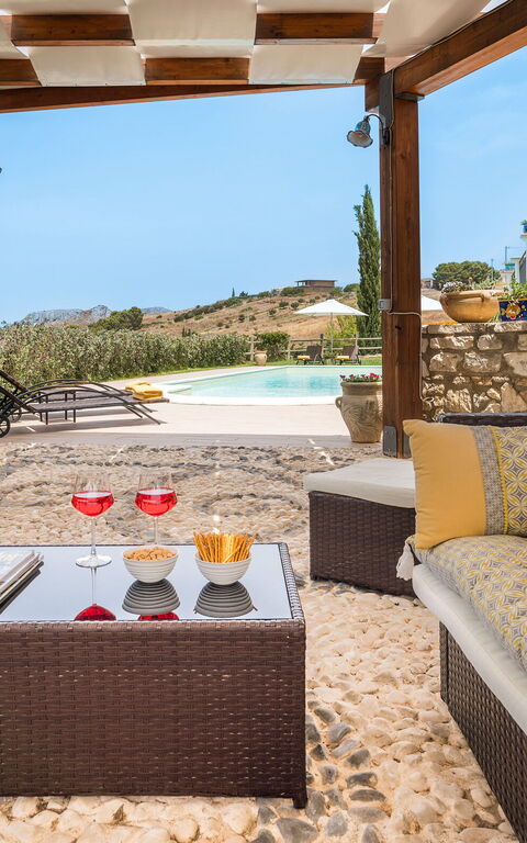 Villa Anthea: bassin, Extérieurs