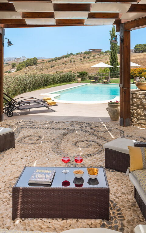 Villa Anthea: bassin, Extérieurs