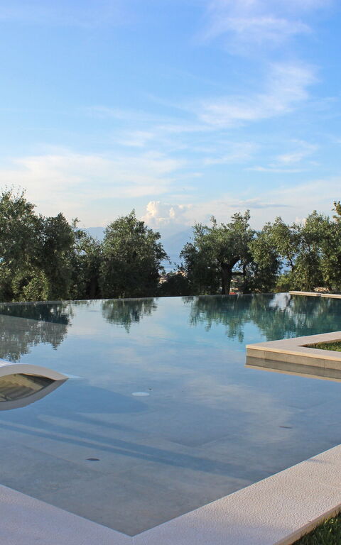 Villa Acropolitana: bassin, Extérieur, Extérieurs