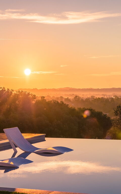 Villa Acropolitana: bassin, Extérieur