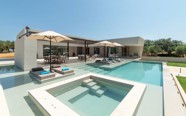 Villa El: bassin, jacuzzi