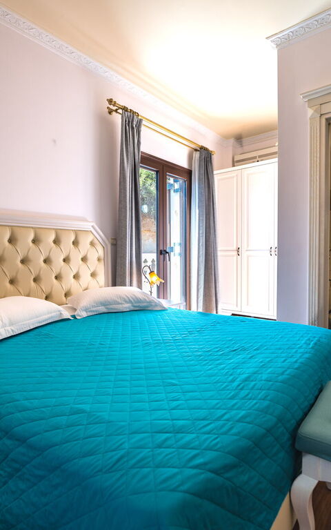 Iro Royal Villa: chambre à coucher