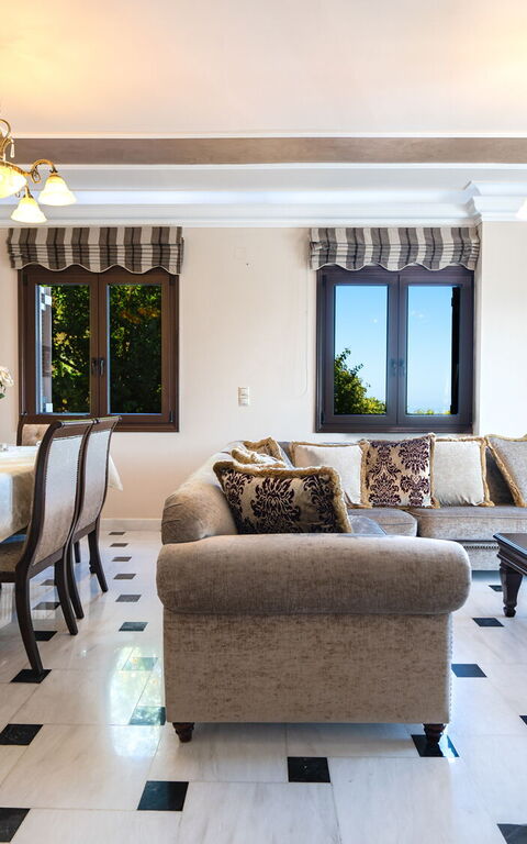 Iro Royal Villa: Salon