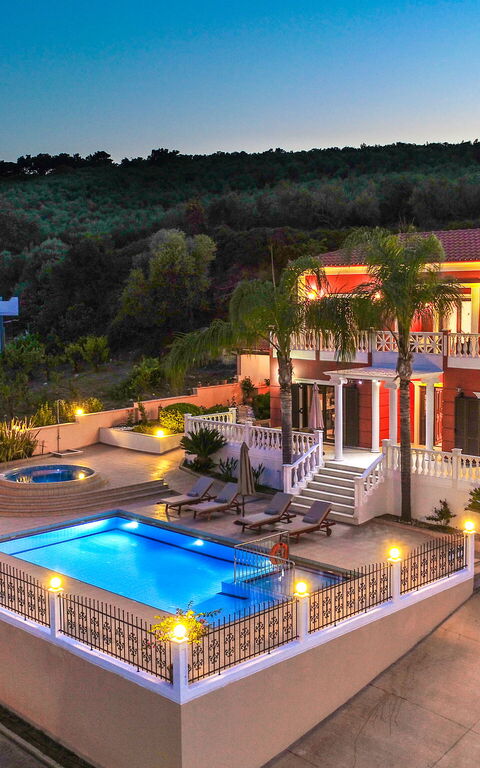 Iro Royal Villa: bassin, Entrée principale, Vues