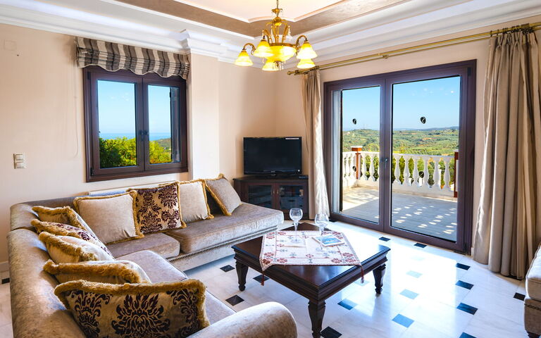 Iro Royal Villa: Salon