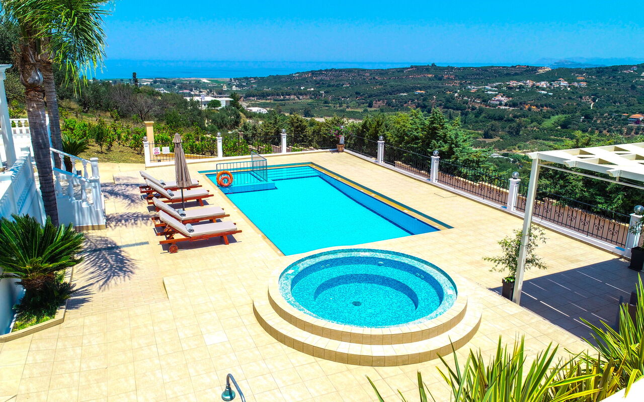 Iro Royal Villa: bassin, Extérieur, Extérieurs, jacuzzi, Vues