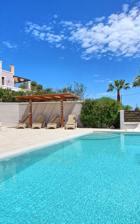 Villa Kostantina: bassin, Extérieur