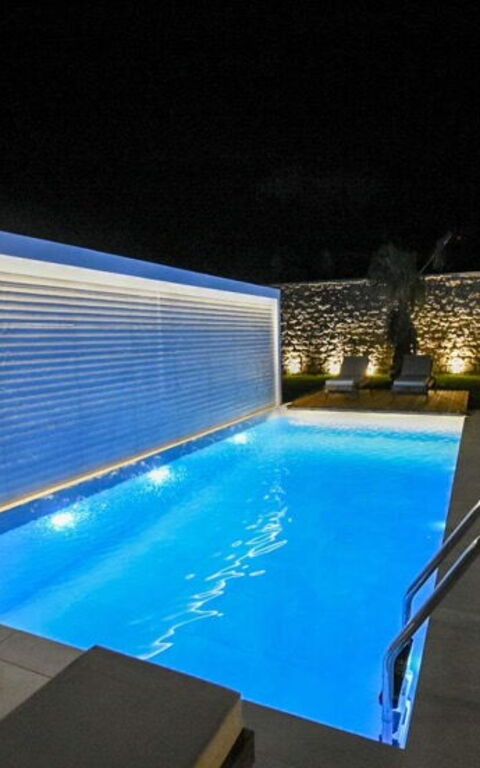 Villa Silentium Ionia: bassin, Extérieurs